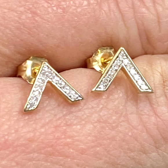 Solid 10k Yellow Gold Genuine 0.25 Carat Diamond Chevron Stud Earrings ~ Studs - Picture 3 of 9